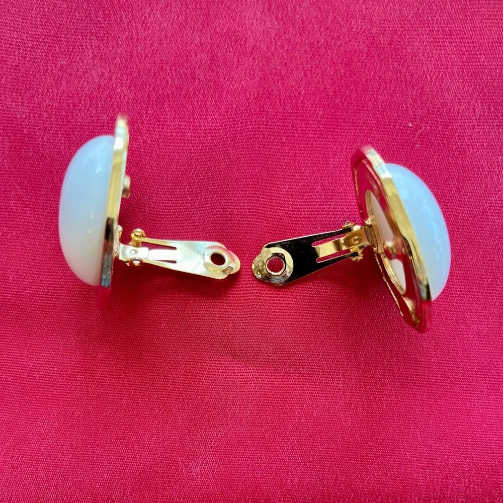 Vintage Carol Dauplaise Earrings - Picture 12 of 16